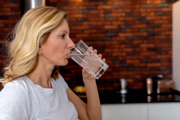 Thường xuyên thấy khát và uống nhiều nước là dấu hiệu tiểu đường typ 2