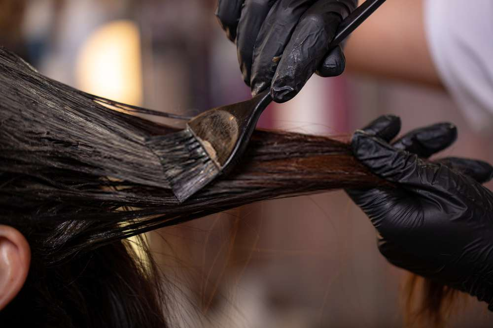 Sự thật về thuốc nhuộm tóc đen khiến bạn rùng mình