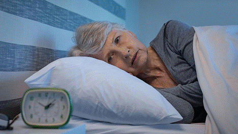 Khó ngủ, trằn trọc xuất hiện ở hầu hết người cao tuổi