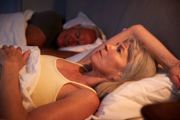 Khắc phục mất ngủ ở người cao tuổi bằng cách nào?