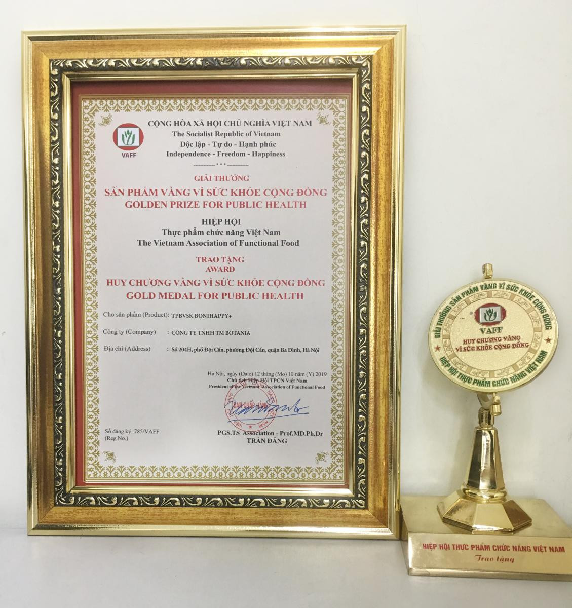 Cúp và giải thưởng “Huy chương vàng vì sức khỏe cộng đồng” năm 2019