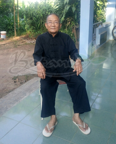 Ông Trần Công Cẩm, 79 tuổi ở tổ 6, thôn Thạch Nham Tây, xã Hòa Nhơn, huyện Hòa Vang, tp.Đà nẵng, số điện thoại: 0934.770.134.