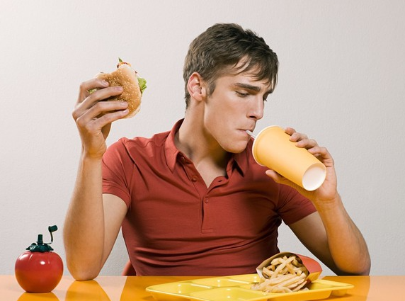 Thói quen ăn uống không khoa học khiến bệnh phì đại tuyến tiền liệt trầm trọng hơn