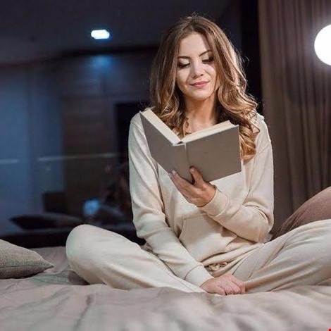 Đọc sách giúp bạn dễ đi vào giấc ngủ, ngủ ngon và sâu hơn