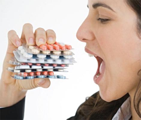 Uống nhiều thuốc trong thời gian dài làm tăng nguy cơ gặp tác dụng phụ