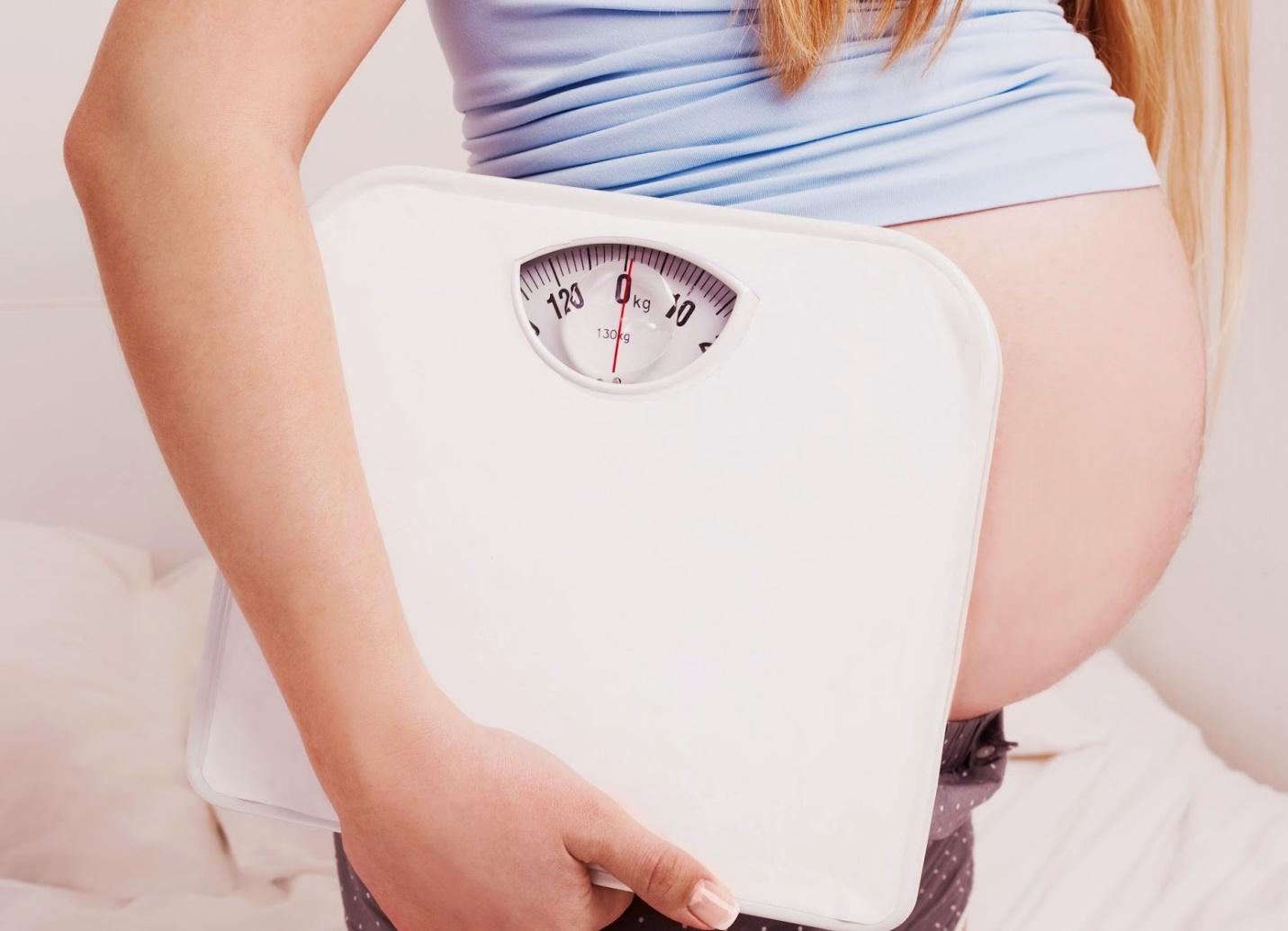 Bà bầu cần kiểm soát cân nặng, tránh tình trạng tăng cân quá nhiều